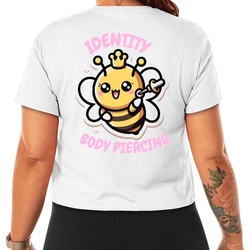 CROPPED PIERCING QUEEN TEE STANDARD FIT